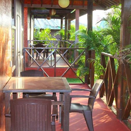 Rock Water Resort Morjim Ngoại thất bức ảnh