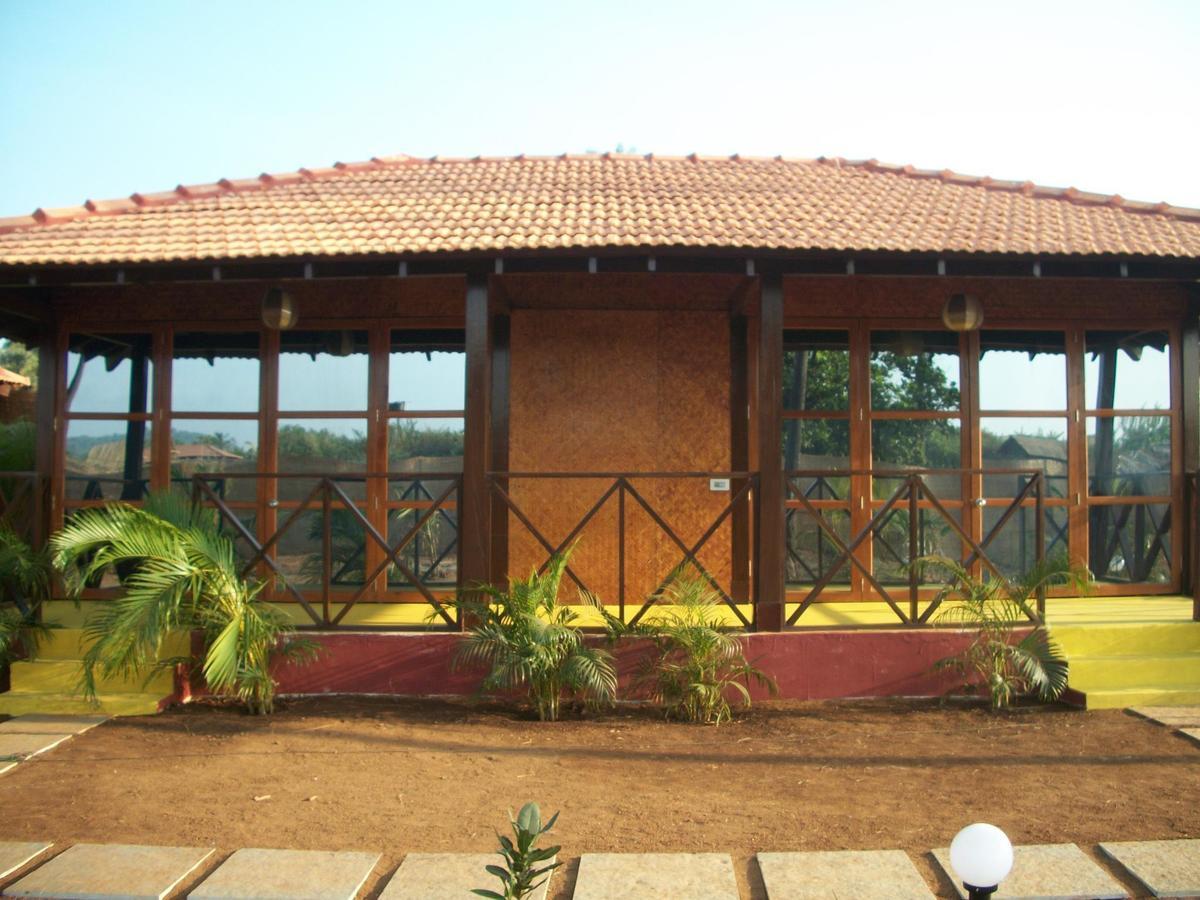 Rock Water Resort Morjim Ngoại thất bức ảnh