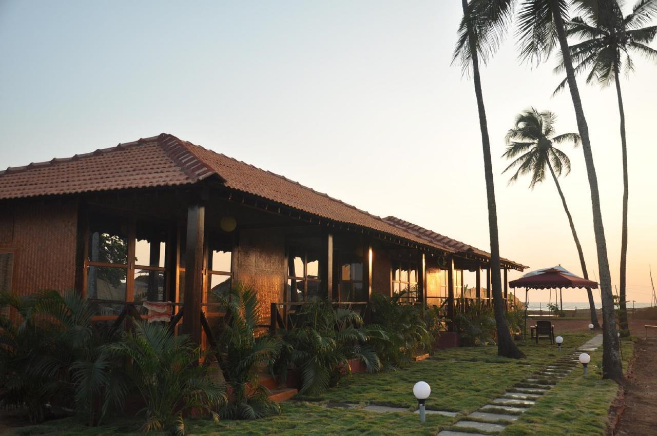Rock Water Resort Morjim Ngoại thất bức ảnh