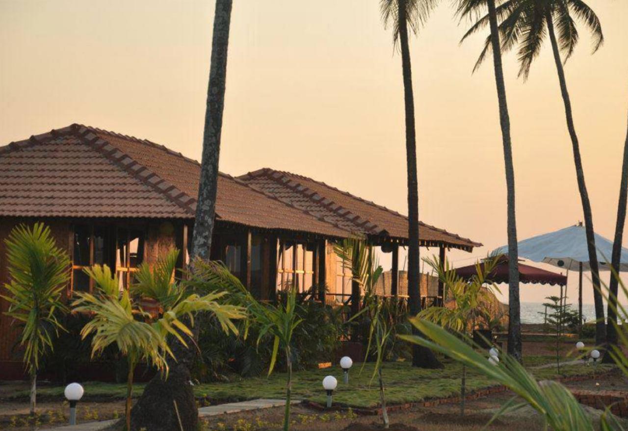 Rock Water Resort Morjim Ngoại thất bức ảnh