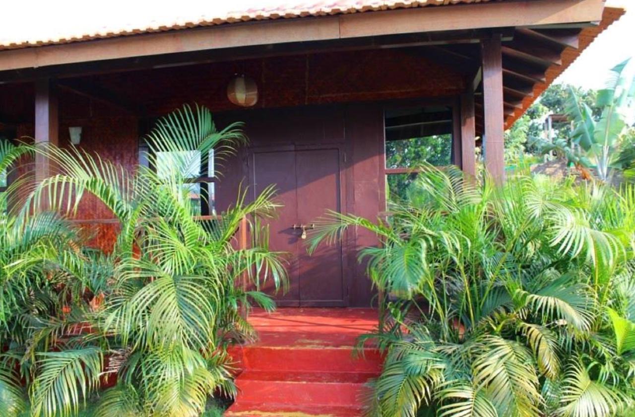 Rock Water Resort Morjim Ngoại thất bức ảnh