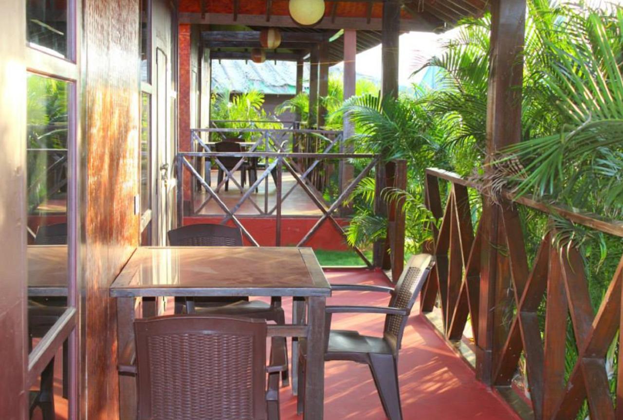 Rock Water Resort Morjim Ngoại thất bức ảnh