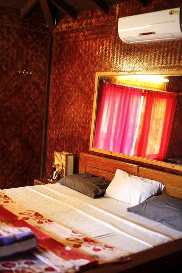 Rock Water Resort Morjim Ngoại thất bức ảnh