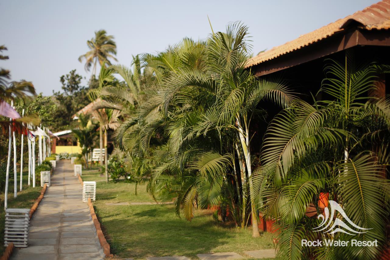 Rock Water Resort Morjim Ngoại thất bức ảnh