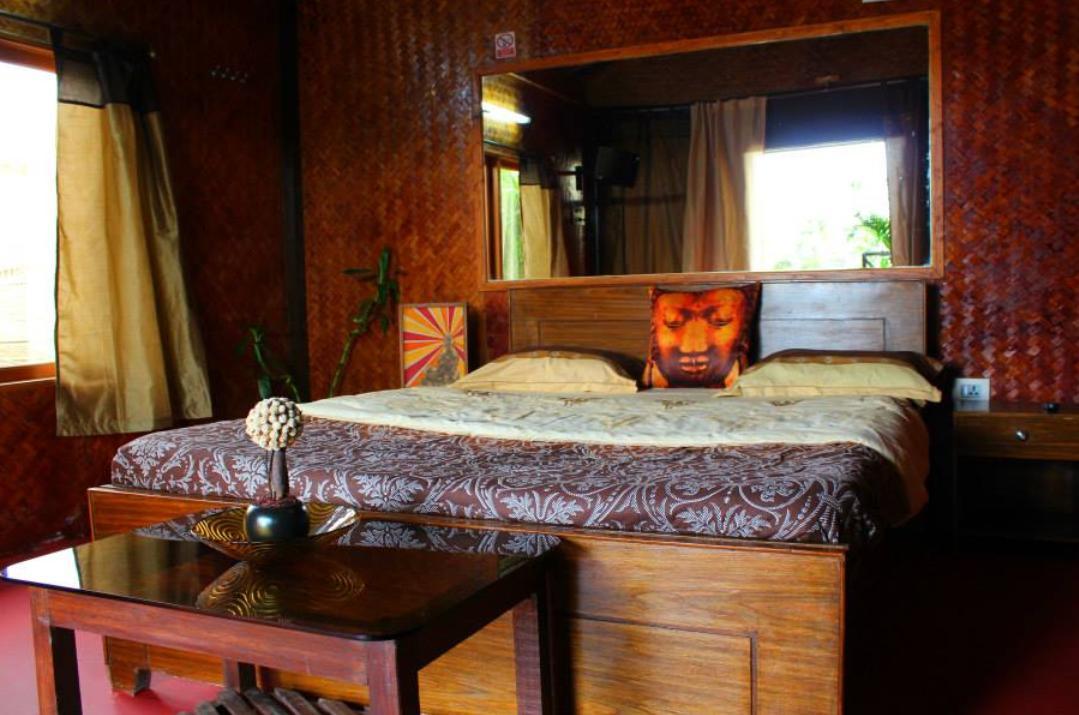 Rock Water Resort Morjim Phòng bức ảnh