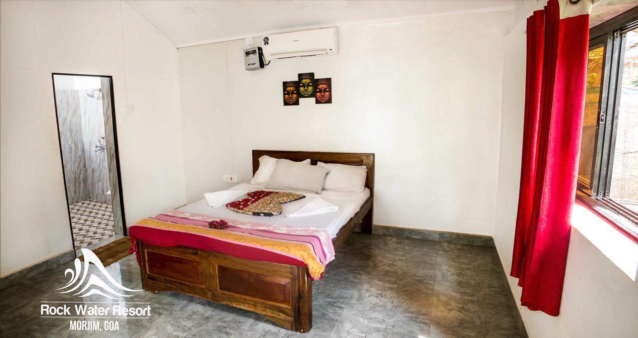 Rock Water Resort Morjim Ngoại thất bức ảnh