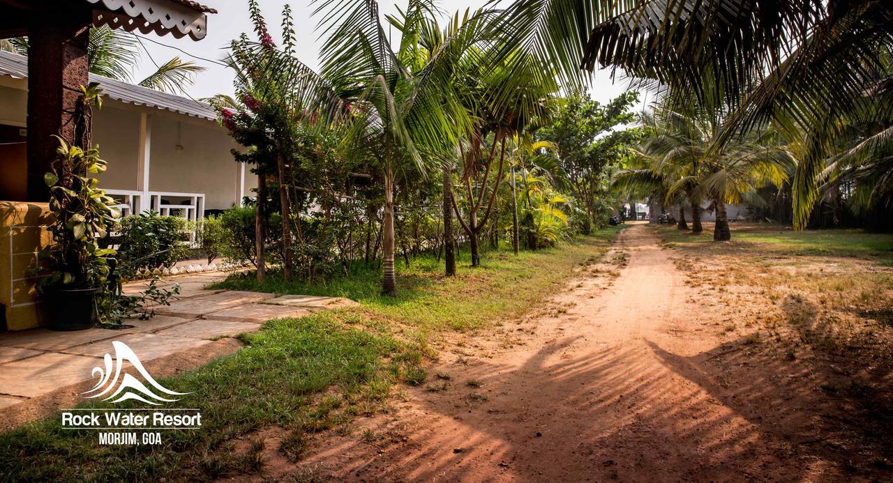 Rock Water Resort Morjim Ngoại thất bức ảnh