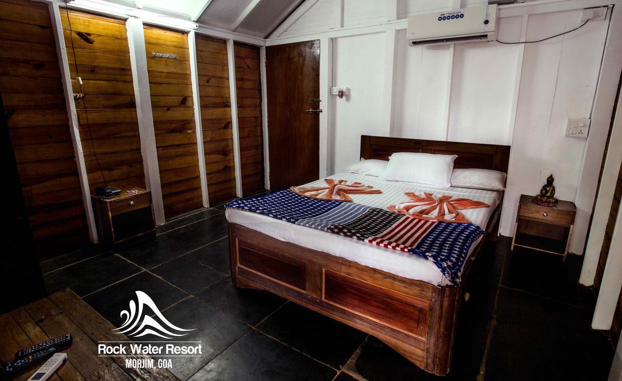 Rock Water Resort Morjim Ngoại thất bức ảnh
