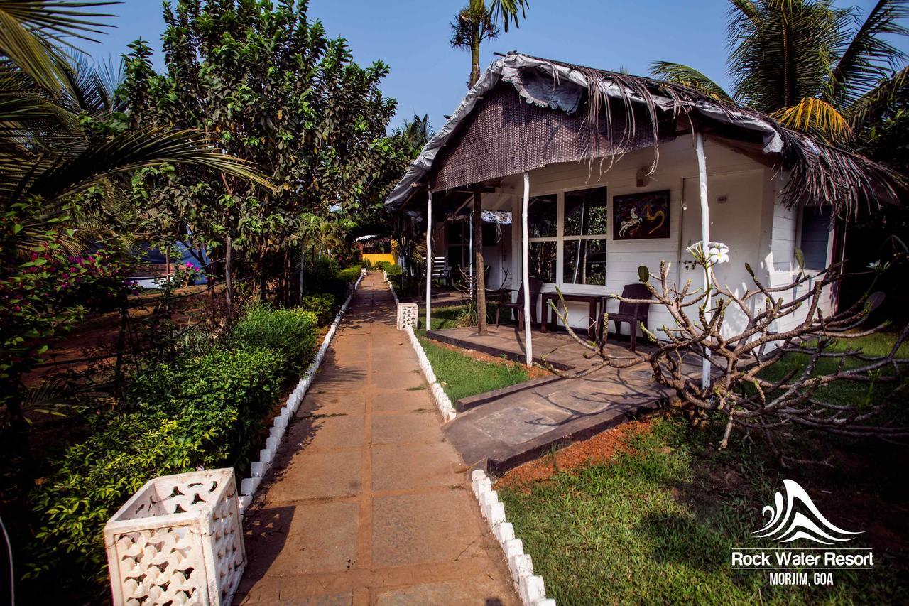 Rock Water Resort Morjim Ngoại thất bức ảnh